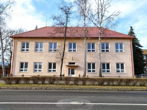 Budova bývalej školy v centre mesta o veľkosti 1550 m2 - Hviezdoslavova, Stropkov
